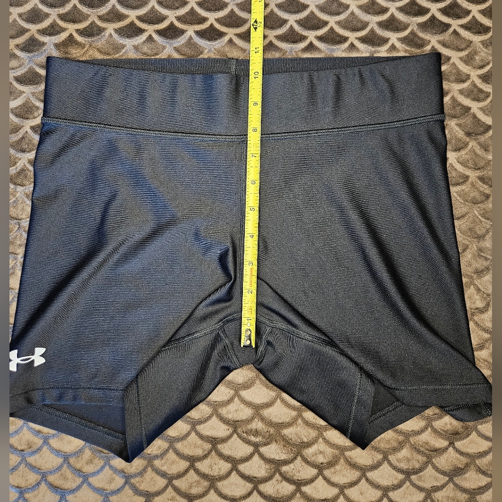 Under Armour Team Volleyball Shortie in Black - Size L - Picture 5 of 8